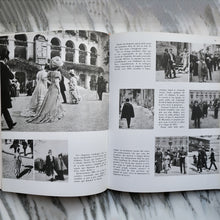 Load image into Gallery viewer, Dans les Rues de Paris au Temps des Fiacres La Porte Bonheur