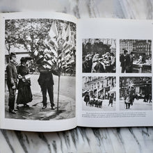 Load image into Gallery viewer, Dans les Rues de Paris au Temps des Fiacres La Porte Bonheur