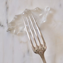 Load image into Gallery viewer, Holly Leaf Crystal Knife Rests - La Porte Bonheur