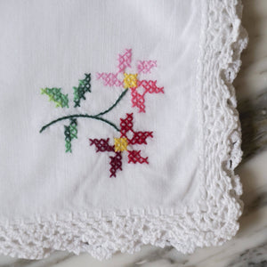 White Linen Napkins with Embroidered Flowers - La Porte Bonheur